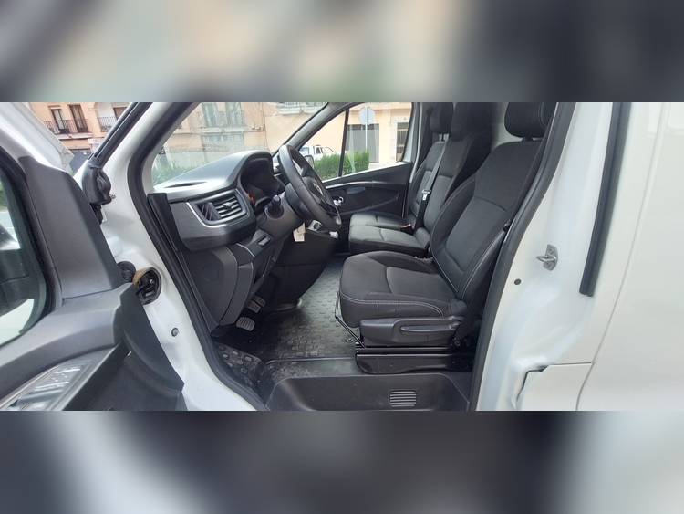 Renault Trafic Furgón 2.0 130cv foto 13